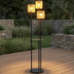 Elegant Solcellsdriven Trädgårdslampa i Rotting med Tre Lampor