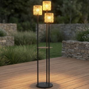 Elegant Solcellsdriven Trädgårdslampa i Rotting med Tre Lampor