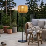 Elegant Solcellsdriven Trädgårdslampa i Rotting - Automatisk Tändning -130 cm