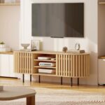 Stilren TV-bänk i Skandinavisk Design med Lamelldörrar - 140 cm